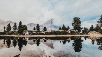 Обои 1366x768 горы, отражение в озере