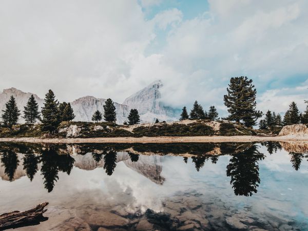 mountains, reflection in the lake Wallpaper 1024x768