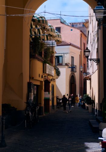 Обои 1640x2360 столичный город Неаполь, Италия