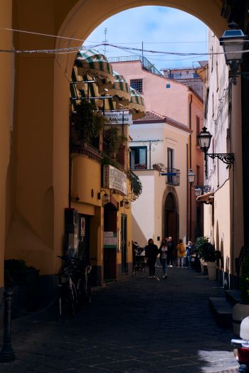 Обои 640x960 столичный город Неаполь, Италия