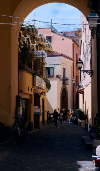 Обои 600x1024 столичный город Неаполь, Италия