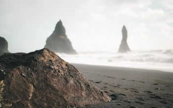 Обои 2560x1600 Исландия, черный пляж