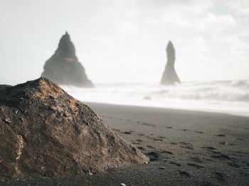 Обои 1024x768 Исландия, черный пляж