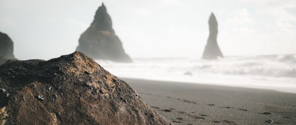 Iceland, black beach Wallpaper 2560x1080