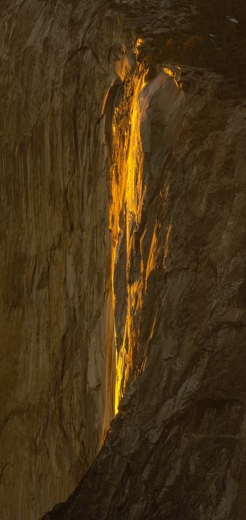 Yosemite Falls Wallpaper 1080x2280