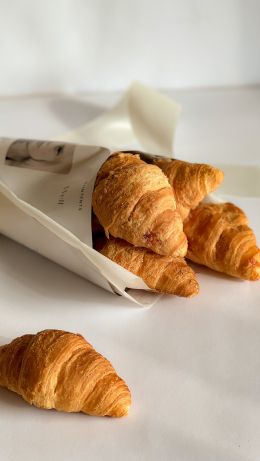 croissant, french dessert Wallpaper 640x1136