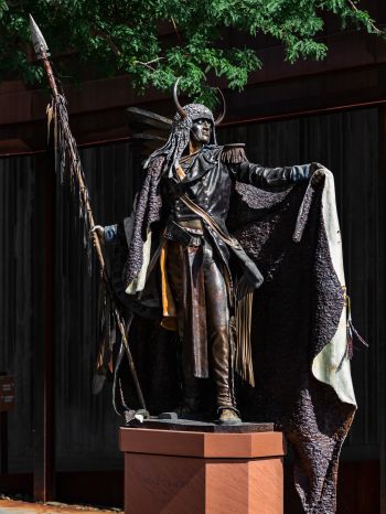 samurai, statue Wallpaper 1668x2224