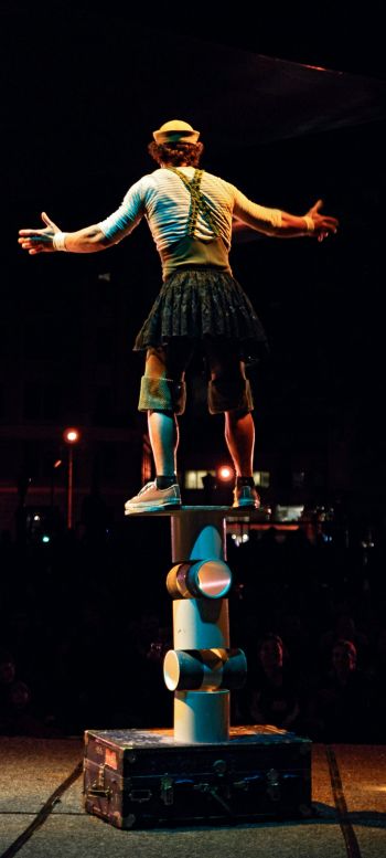 circus, acrobat Wallpaper 720x1600