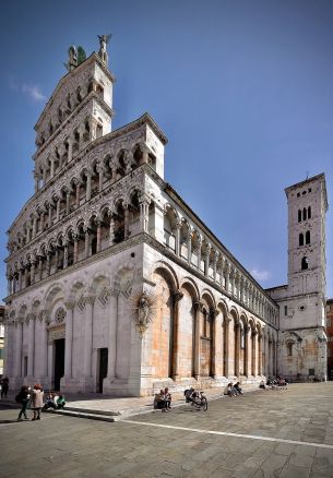 Lucca Province, Italy Wallpaper 1640x2360