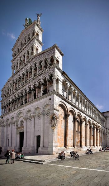 Lucca Province, Italy Wallpaper 600x1024