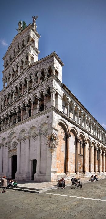 Lucca Province, Italy Wallpaper 1080x2220