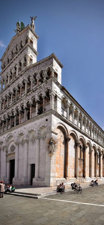 Lucca Province, Italy Wallpaper 1125x2436