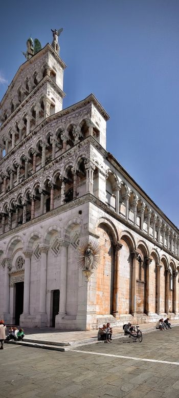 Lucca Province, Italy Wallpaper 1080x2400