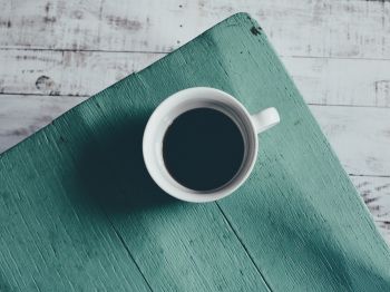 mug coffee, on the table Wallpaper 1024x768