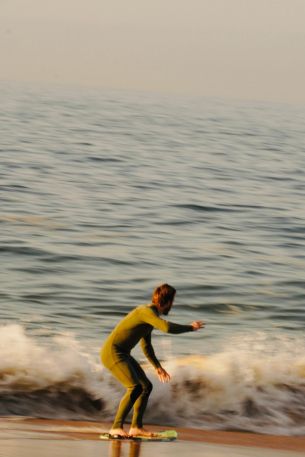 sportsman, on the wave Wallpaper 640x960