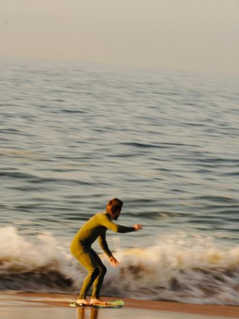 sportsman, on the wave Wallpaper 1620x2160