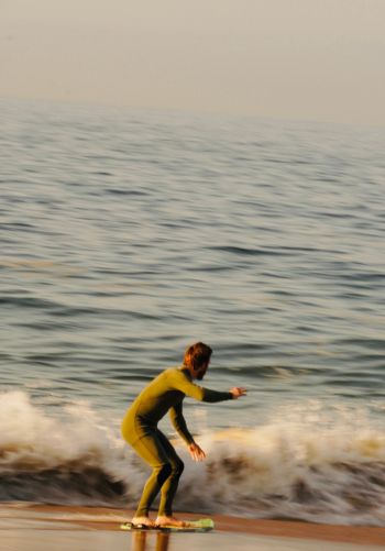 sportsman, on the wave Wallpaper 1668x2388