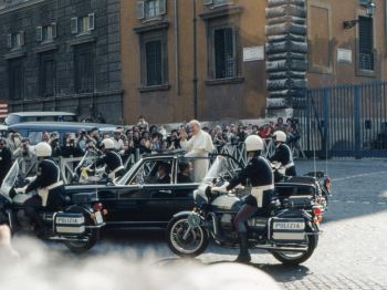pope, security Wallpaper 1024x768