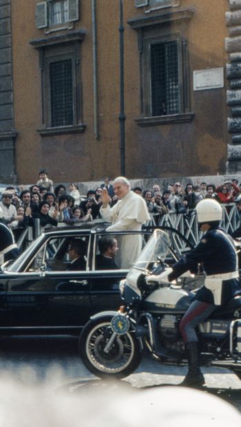 pope, security Wallpaper 640x1136