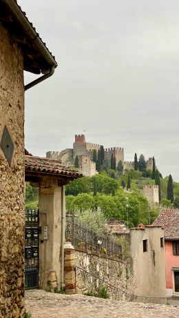 Soave, VR, Italy Wallpaper 640x1136