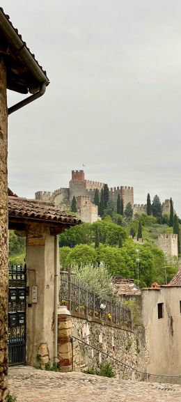 Soave, VR, Italy Wallpaper 1080x2400