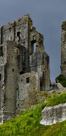 Corfe Castle, Wareham, Great Britain Wallpaper 1080x2220