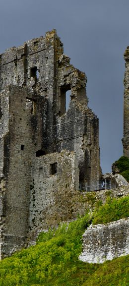 Corfe Castle, Wareham, Great Britain Wallpaper 720x1600