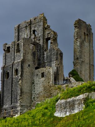 Corfe Castle, Wareham, Great Britain Wallpaper 1668x2224