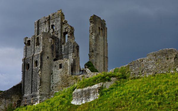 Corfe Castle, Wareham, Great Britain Wallpaper 1920x1200