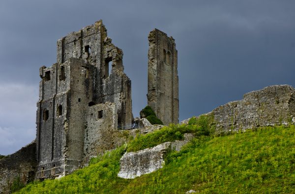 Corfe Castle, Wareham, Great Britain Wallpaper 5468x3591