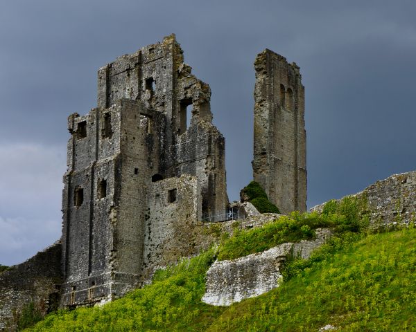 Corfe Castle, Wareham, Great Britain Wallpaper 1280x1024