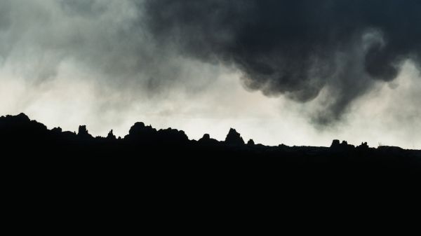 before the storm, dark photo Wallpaper 1600x900
