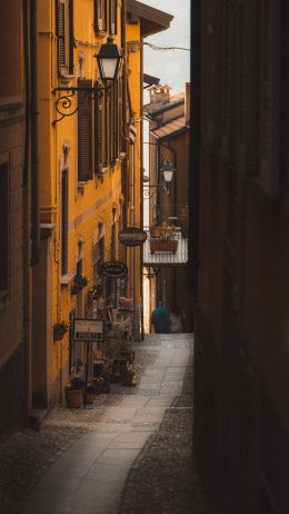 Обои 1440x2560 городская улочка, Италия
