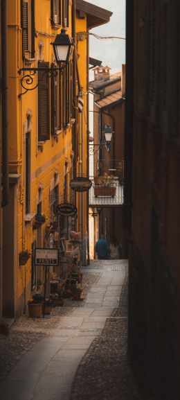 Обои 1440x3200 городская улочка, Италия