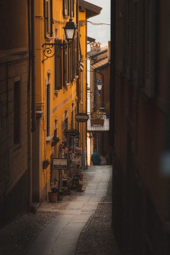 Обои 640x960 городская улочка, Италия