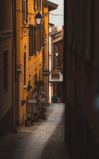 Обои 1600x2560 городская улочка, Италия
