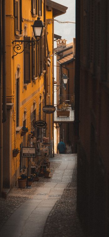Обои 1125x2436 городская улочка, Италия