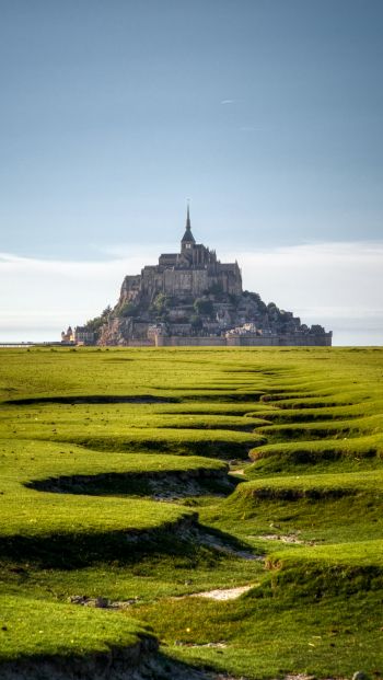 Mont-Saint-Michel, France Wallpaper 640x1136