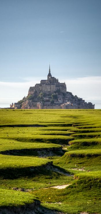 Mont-Saint-Michel, France Wallpaper 1080x2280