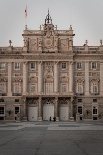 royal palace, Madrid, Spain Wallpaper 640x960