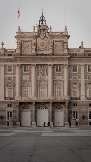 royal palace, Madrid, Spain Wallpaper 640x1136