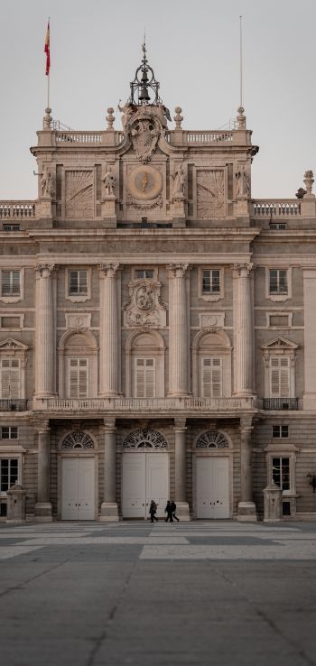 royal palace, Madrid, Spain Wallpaper 1080x2280