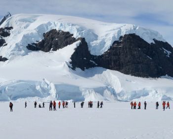 Antarctica, snowy mountains Wallpaper 1280x1024