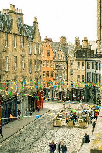 Victoria Street, Edinburgh, Great Britain Wallpaper 640x960