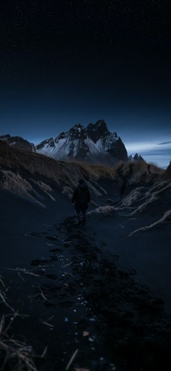 Обои 1080x2340 Исландия, горы в ночи