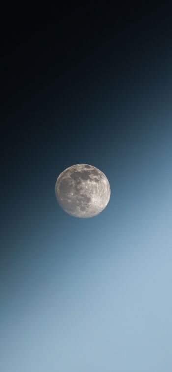Обои 1125x2436 луна, голубое небо