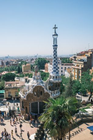 Park Guell, Barcelona, Spain Wallpaper 4147x6221