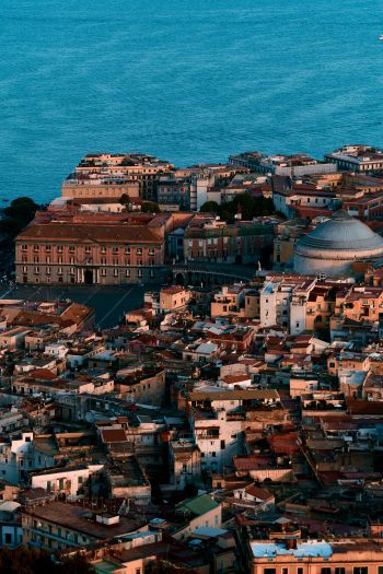 Обои 640x960 столичный город Неаполь