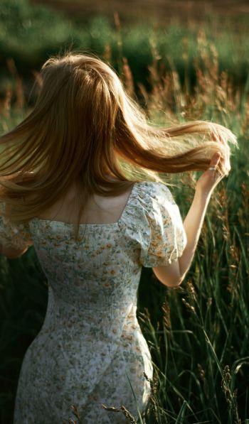 girl with loose hair Wallpaper 600x1024