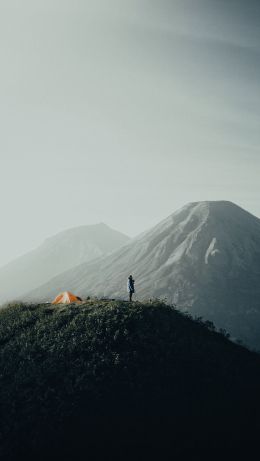 holidays in the mountains Wallpaper 640x1136